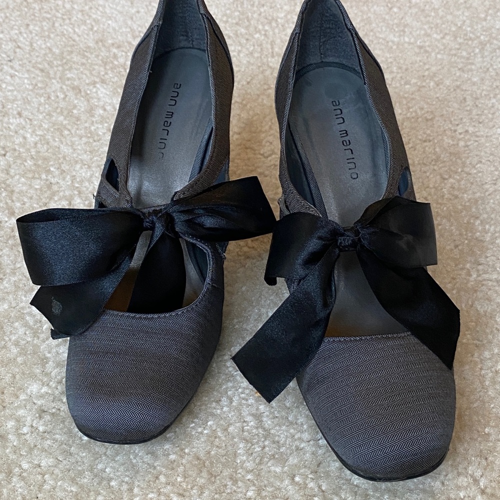 Ann Marino grey Lido bow tie shoes. - Picture 2 of 12